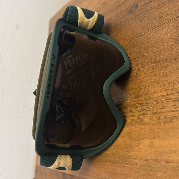 Oakley snowboard/ski goggles adjustable strap and additional visor